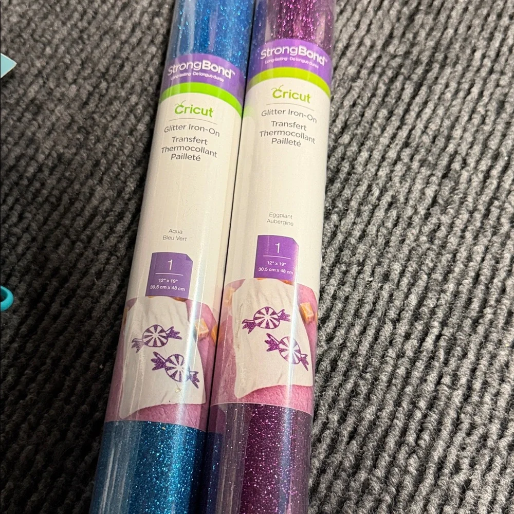 Cricut Joy machine with carry case and bundle of accessories. - Picture 8 of 17